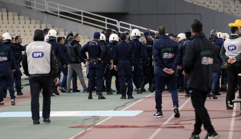 Ραντεβού θανάτου και χούλιγκαν με γραβάτες