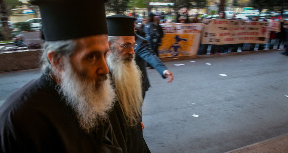 Φεμινίστριες, συλλογικότητες και ΛΟΑΚΤΙ διαδήλωσαν δυναμικά κατά του σκοταδισμού