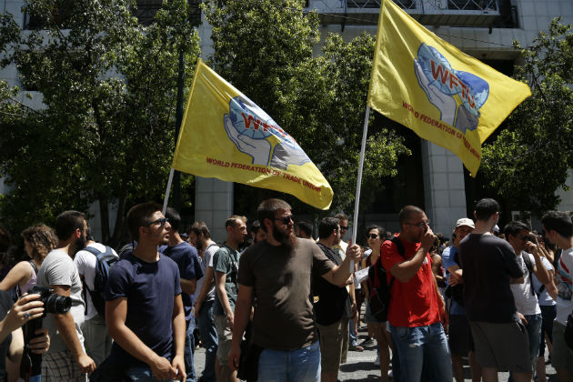 Συγκέντρωση διαμαρτυρίας έξω από το υπουργείο Εργασίας