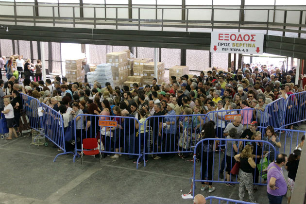 Αγανάκτηση και ταλαιπωρία στη διανομή τροφίμων για απόρους