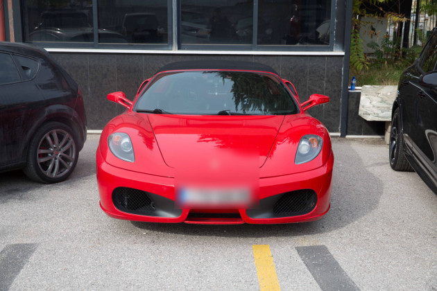 Η «μαφία» των διαρρήξεων με Ferrari, βίλες και πολυτελή βίο
