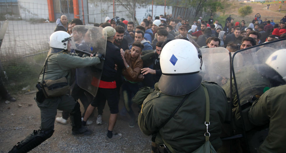 Εκατοντάδες πρόσφυγες στα Διαβατά θέλουν να περάσουν τα σύνορα