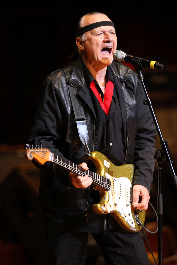 Πέθανε ο θρυλικός Dick Dale, ο άνθρωπος που έκανε παγκοσμίως γνωστή τη «Μισιρλού»