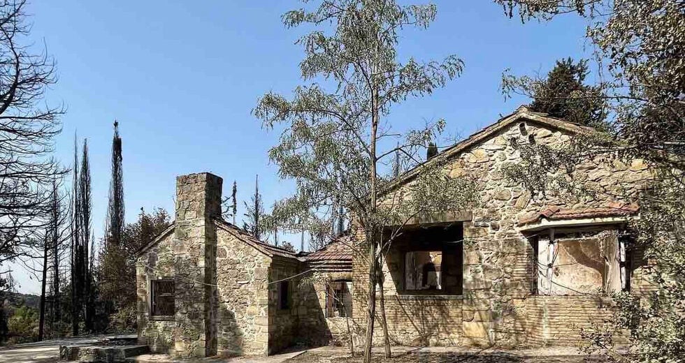 Στις Μυκήνες ήταν το «πούσι», στο Τατόι στέγες, κουφώματα και μπίρες