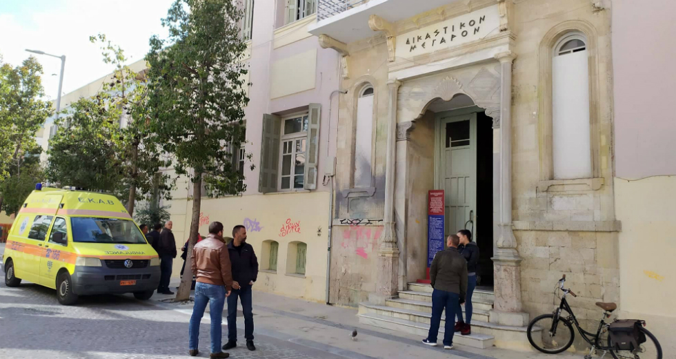 Ηράκλειο: Αναβολή στη δίκη για τον ξυλοδαρμό του διασώστη του ΕΚΑΒ