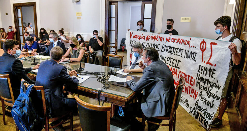 Ο κ. Χρυσοχοΐδης ήξερε για τις συλλήψεις πριν αυτές γίνουν!