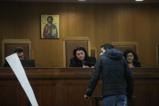 «Τρέξαμε να σωθούμε, δεν μας βοήθησε κανείς»