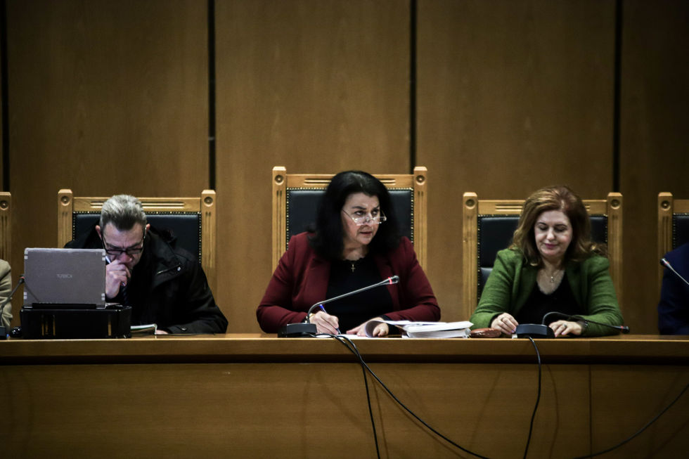 Οδηγούν σε φιάσκο τη δίκη της Χρυσής Αυγής