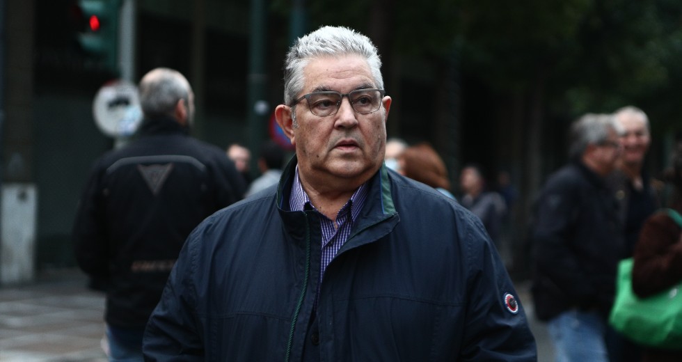 Έκτακτη σύγκληση της Επιτροπής Θεσμών ζητούν Ανδρουλάκης και Κουτσούμπας