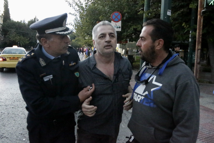 «Εκείνη έπεσε στο μαχαίρι μου»