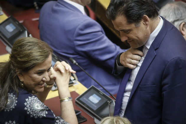 Κλιμακώνει με πρόταση μομφής