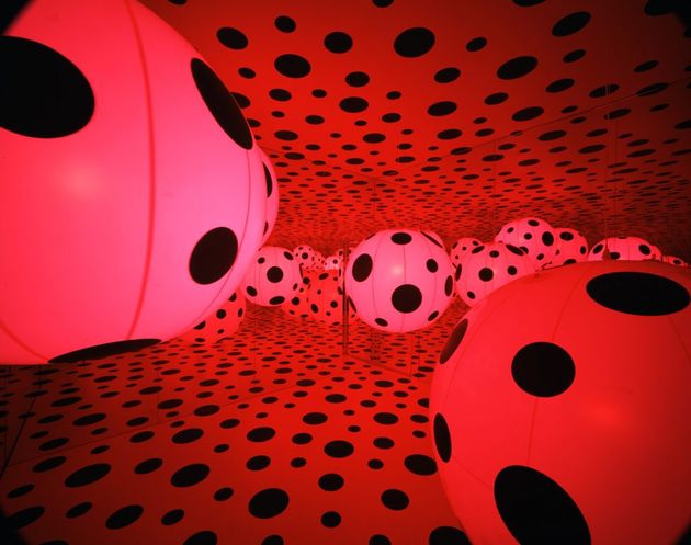Τα καλειδοσκοπικά σύμπαντα της Yayoi Kusama