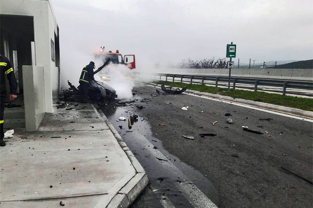 Στα βίντεο και στο «κουφάρι» της Πόρσε ψάχνουν το «γιατί;»