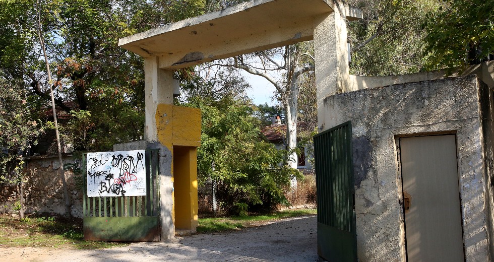 Στον χώρο των βασανιστηρίων του ΕΑΤ-ΕΣΑ στον Πειραιά με το ΑΠΕ-ΜΠΕ