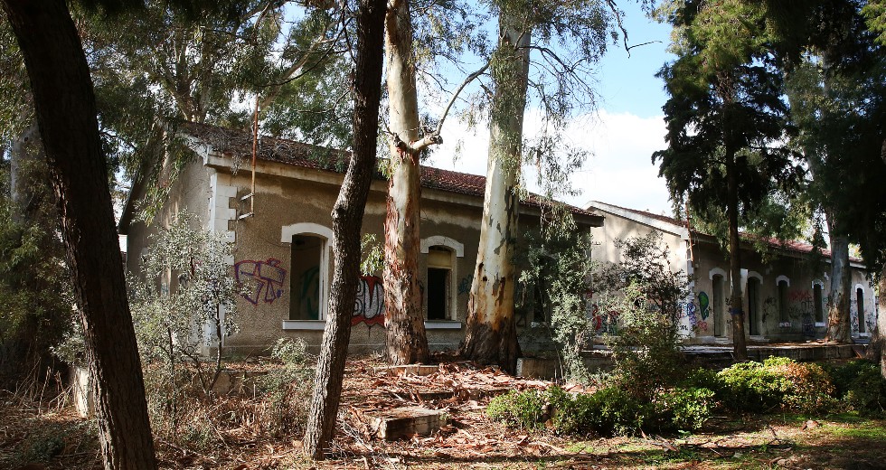 Στον χώρο των βασανιστηρίων του ΕΑΤ-ΕΣΑ στον Πειραιά με το ΑΠΕ-ΜΠΕ