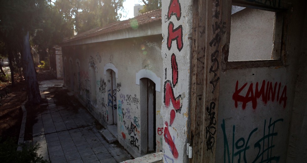 Στον χώρο των βασανιστηρίων του ΕΑΤ-ΕΣΑ στον Πειραιά με το ΑΠΕ-ΜΠΕ