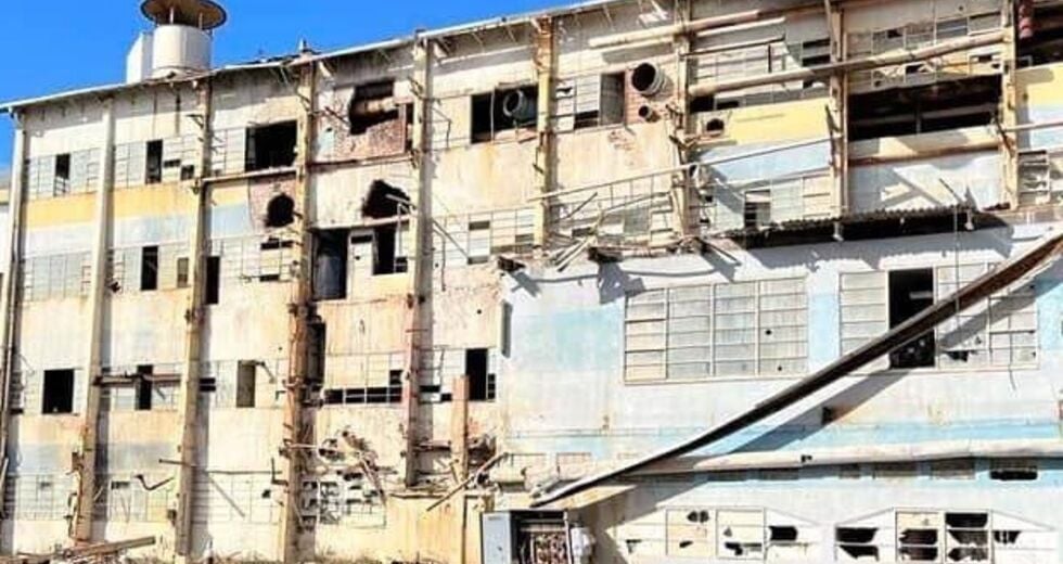 Εκανε περίπατο στα ερείπια της πολιτικής του