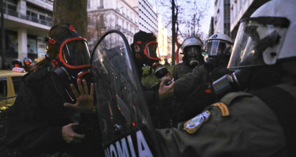 Καταγγελία της Ένωσης Φωτορεπόρτερ για το όργιο βίας κατά δημοσιογράφων