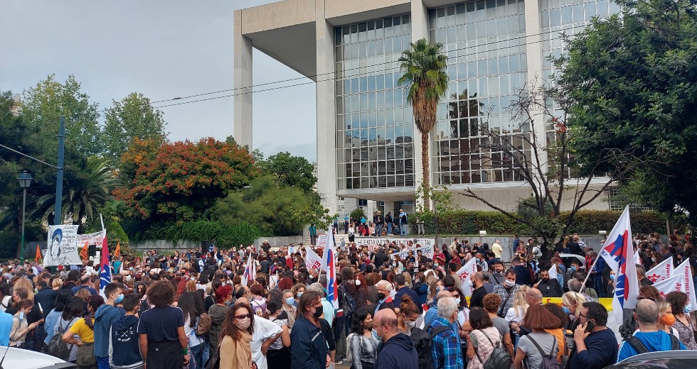 Μεγάλο και δυναμικό το συλλαλητήριο της εκπαιδευτικής κοινότητας στη Βουλή