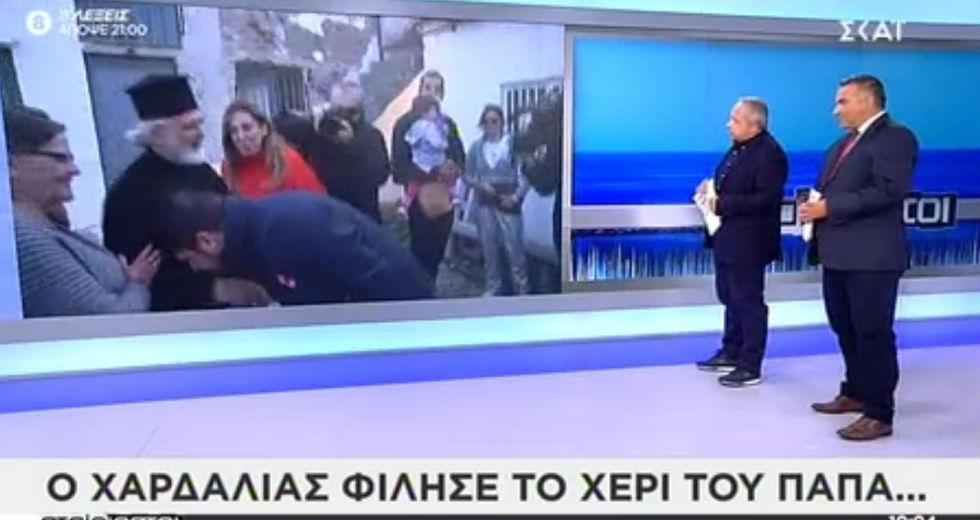 Υποκρισία και ψέματα Χαρδαλιά για το χειροφίλημα σε ιερέα