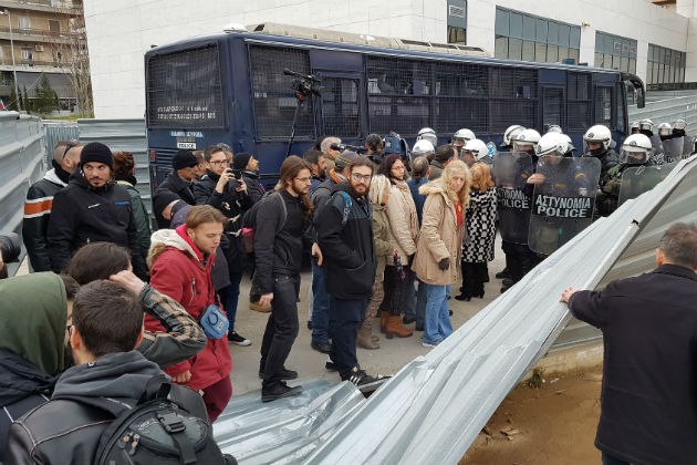 Ένταση στο Ειρηνοδικείο για τους πλειστηριασμούς