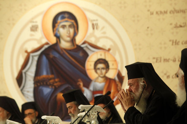 Κερδίζει η «αίρεση» των εγωισμών