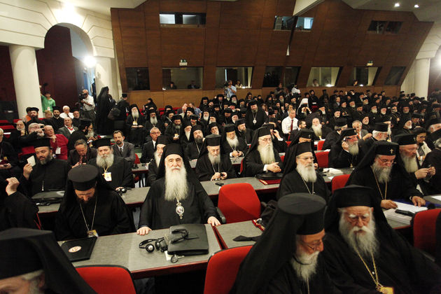 Κερδίζει η «αίρεση» των εγωισμών