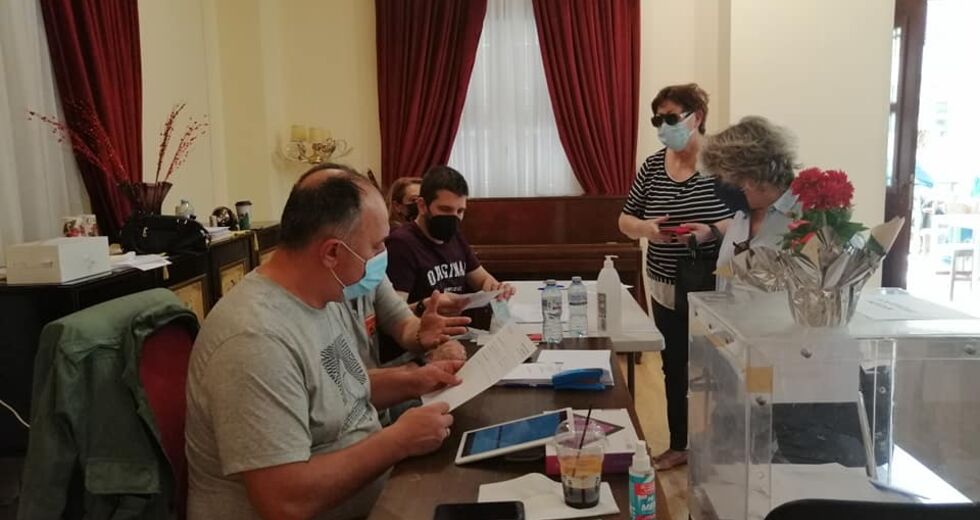 Οδοιπορικό της «Εφ.Συν.» στις κάλπες ΣΥΡΙΖΑ-Π.Σ.