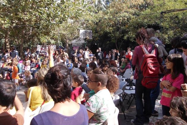 Νότες αλληλεγγύης στα Εξάρχεια