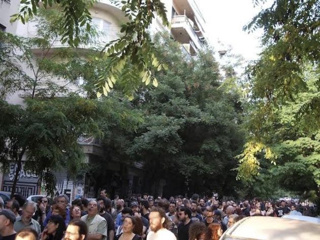 Νότες αλληλεγγύης στα Εξάρχεια