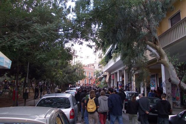 Νότες αλληλεγγύης στα Εξάρχεια
