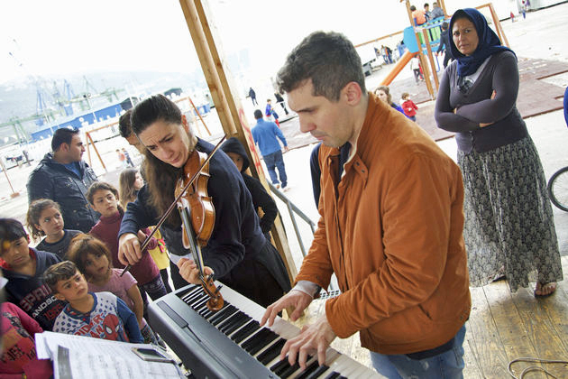 El Sistema: κοινωνική ένταξη μετά μουσικής για τα προσφυγόπουλα