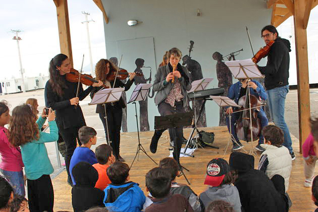 El Sistema: κοινωνική ένταξη μετά μουσικής για τα προσφυγόπουλα