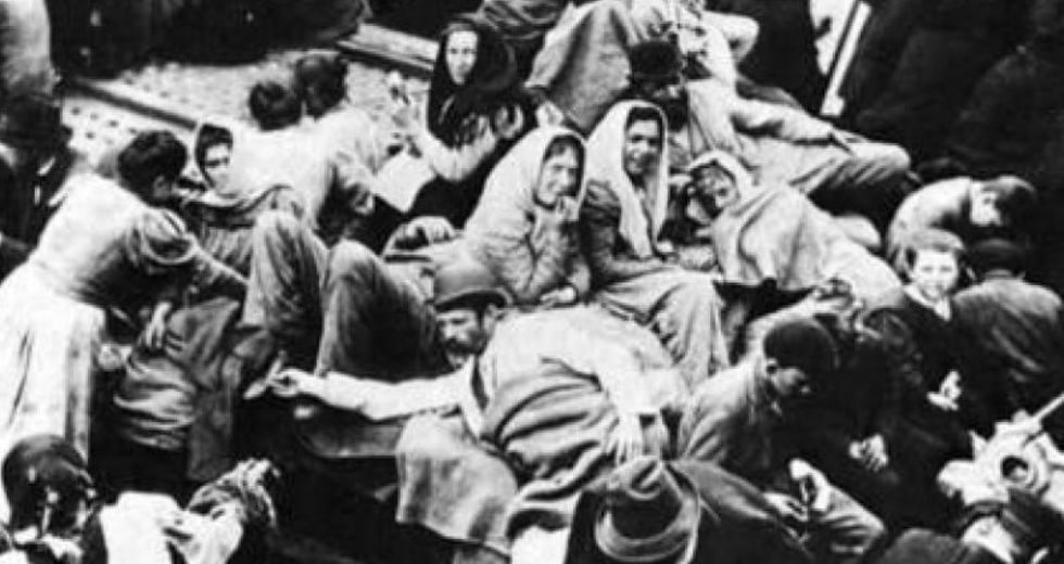 «Δίκην κτηνών» οι Ελληνες στη… Γη της Επαγγελίας