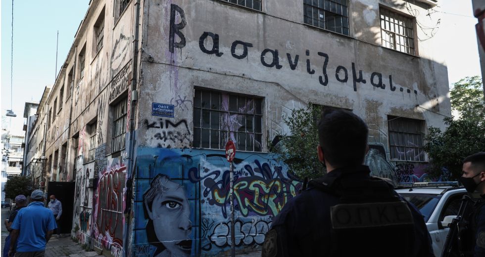 Κατακραυγή για την εκκένωση του «Εμπρός»