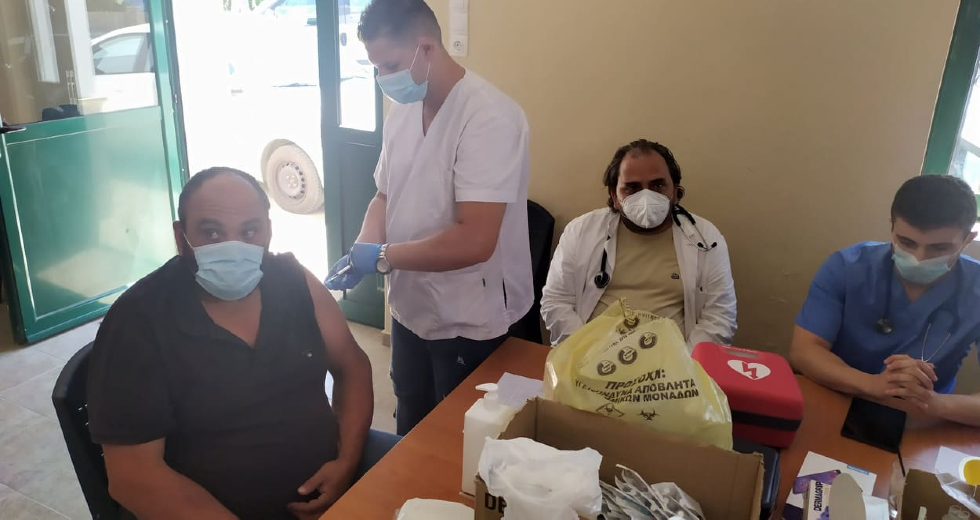 Συνεχίζονται για δεύτερη μέρα οι εμβολιασμοί σε δυσπρόσιτες περιοχές της Κρήτης