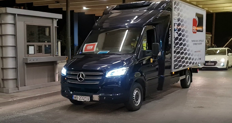 Τα πρώτα εμβόλια ήρθαν, όμως η δοκιμασία συνεχίζεται