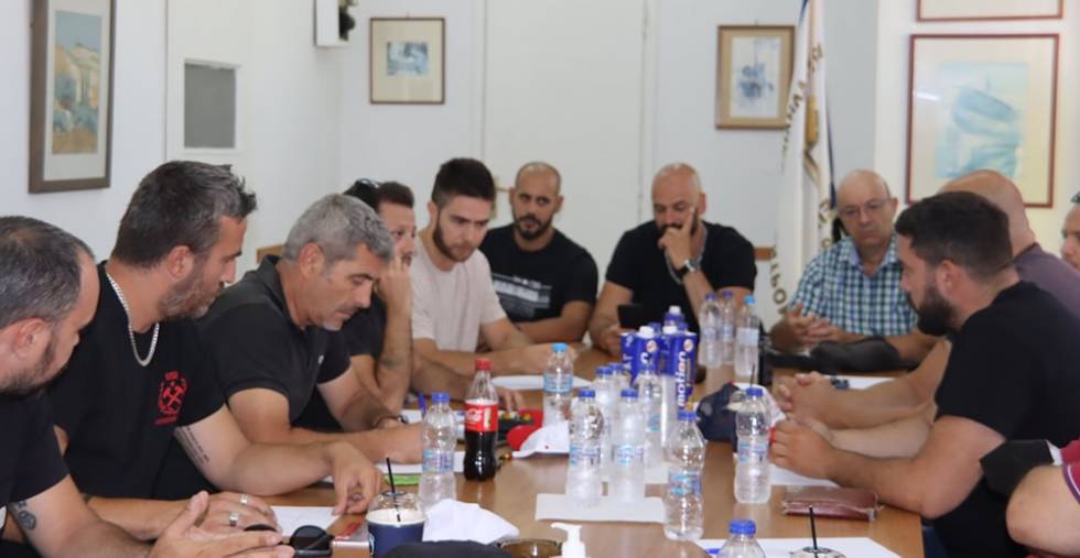 Με Ιταλούς λιμενεργάτες συναντήθηκαν στον Πειραιά οι λιμενεργάτες της Cosco