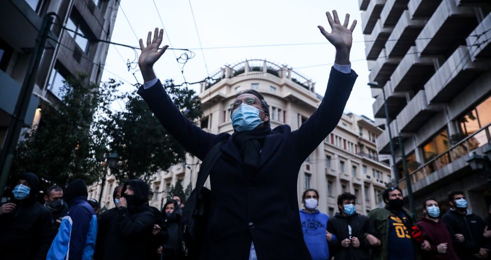 Η αστυνομία διέλυσε με αγριότητα τη συγκέντρωση για τον Κουφοντίνα