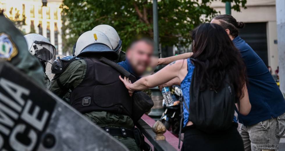 ΜΑΤ κατά διαδηλωτών στην πορεία αλληλεγγύης στον Γ. Μιχαηλίδη