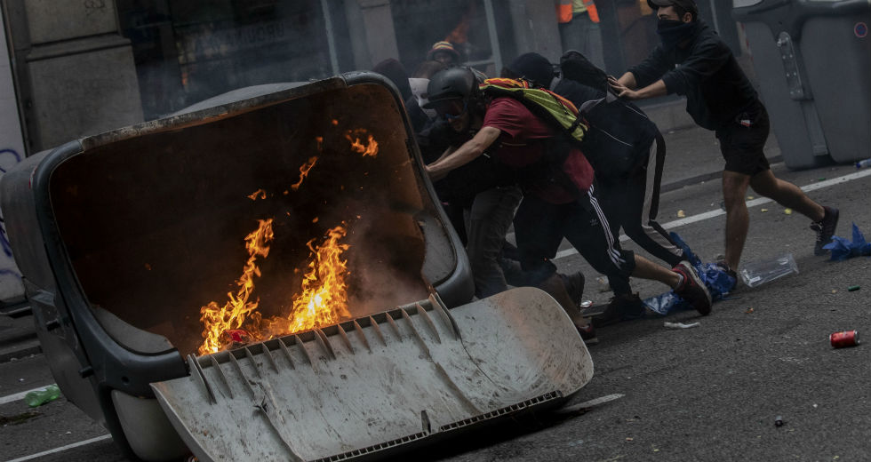 Ξέσπασε η οργή στους δρόμους της Βαρκελώνης