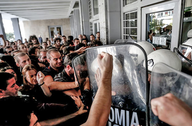 Διαδηλωτές – πλειστηριασμοί 2-0
