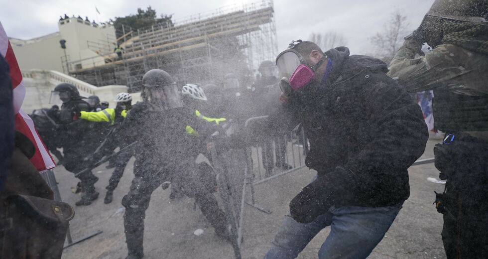 Μαινόμενοι οπαδοί Τραμπ εισέβαλαν στο Καπιτώλιο!