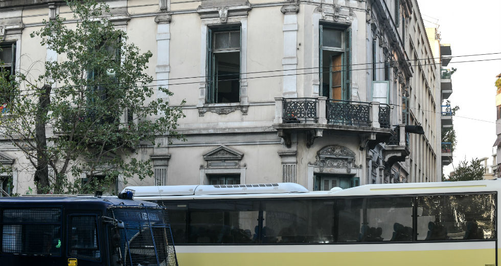 Επιχείρηση – σκούπα σε κτίρια που ζούσαν οικογένειες προσφύγων