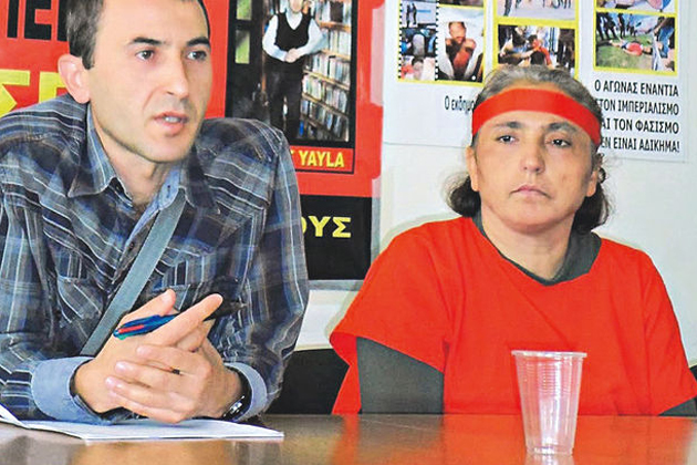 Ενοχοποιείται για τα ελληνικά του