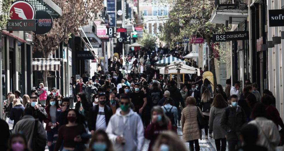 Ο εμπορικότερος δρόμος της Αθήνας γέμισε κόσμο