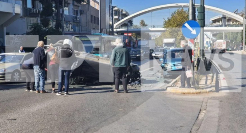Σοβαρό τροχαίο στη Μεσογείων με τουλάχιστον δύο τραυματίες [εικόνες + βίντεο]