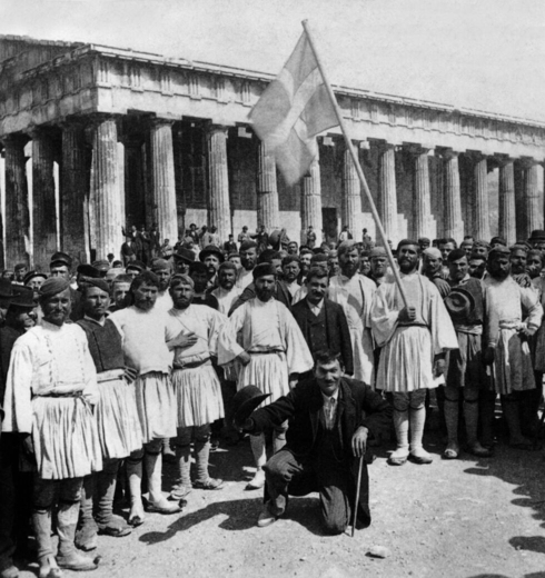 Αλλεπάλληλοι πόλεμοι, μουσική, επιθεώρηση και γυναικεία χειραφέτηση
