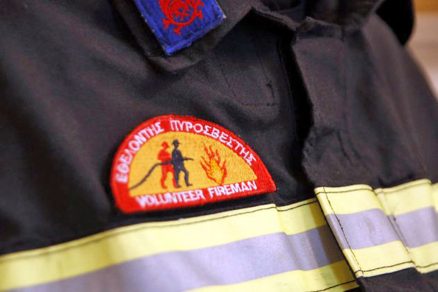 Παλεύουν με τις φλόγες… ιδίοις εξόδοις