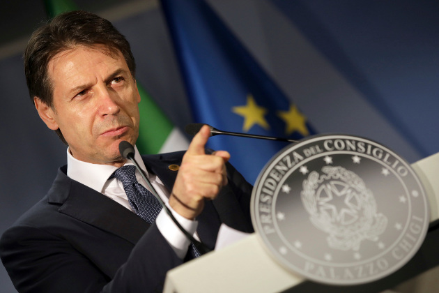 Μικρά τα βήματα, βαθύς ο διχασμός για το προσφυγικό